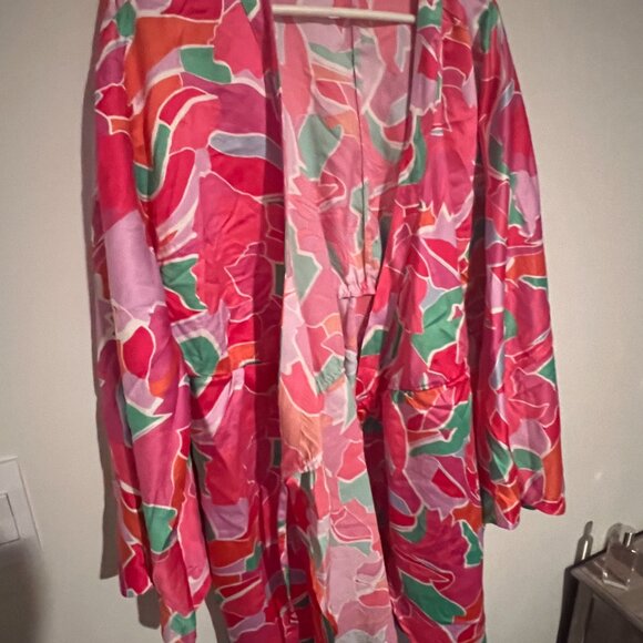 ASOS DESIGN Maternity satin wrap beach kimono with bold abstract print in pink - Picture 10 of 14